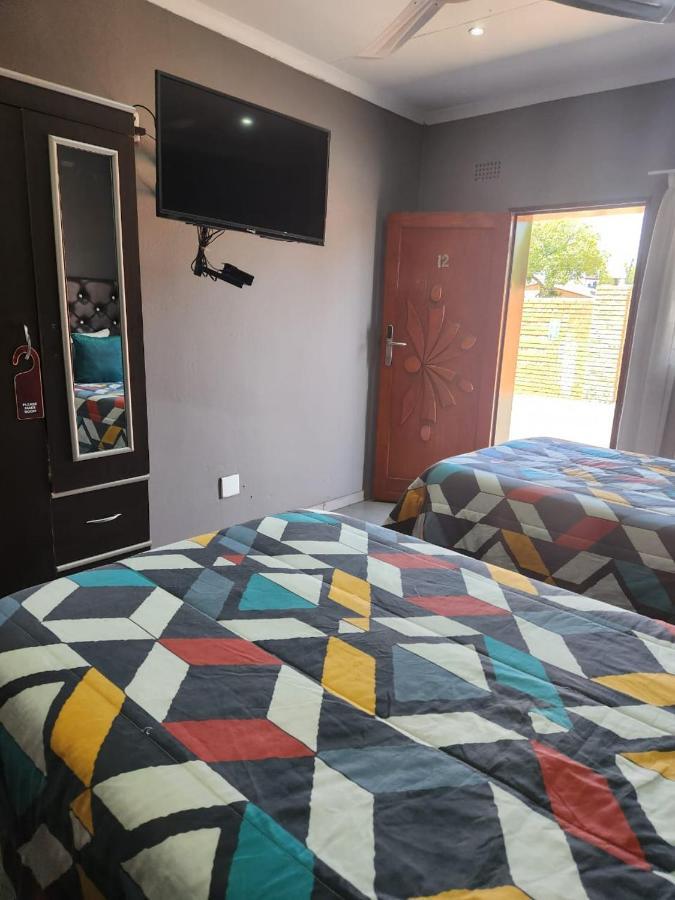 Suits Guest House & Bar Carletonville 외부 사진