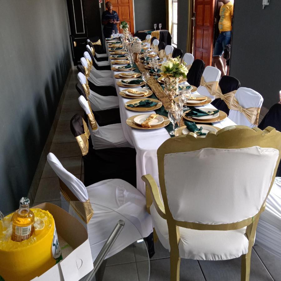 Suits Guest House & Bar Carletonville 외부 사진