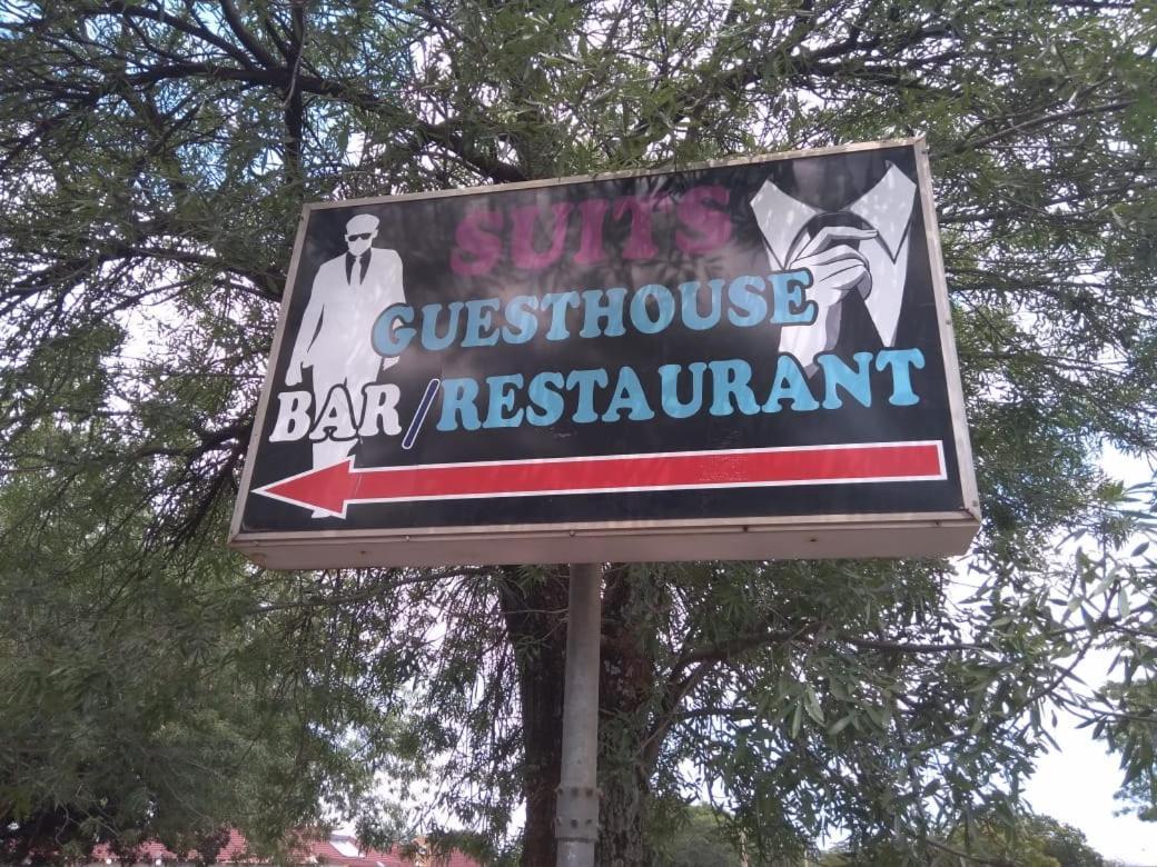 Suits Guest House & Bar Carletonville 외부 사진